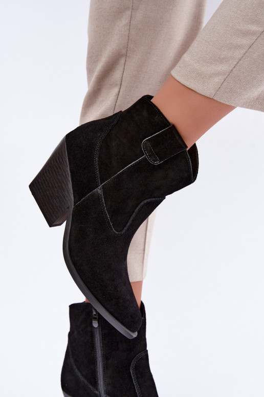 botas de camurça forradas de estilo cowboy com salto na cor preta Tirabelle