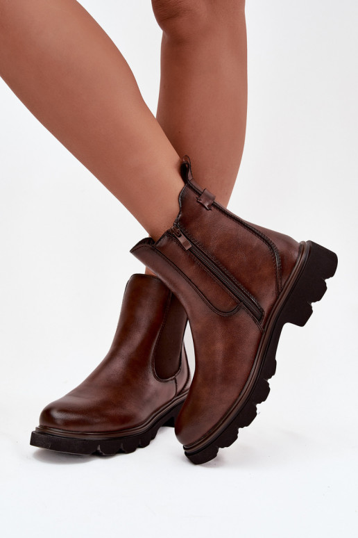 Botins isolados para mulheres na cor marrom Rivelia
