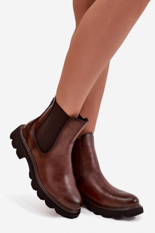Botins isolados para mulheres na cor marrom Rivelia