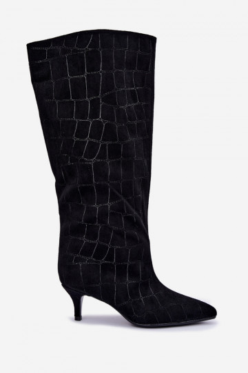 Botas pretas acima do joelho com detalhes em relevo e saltos Cazelle 2