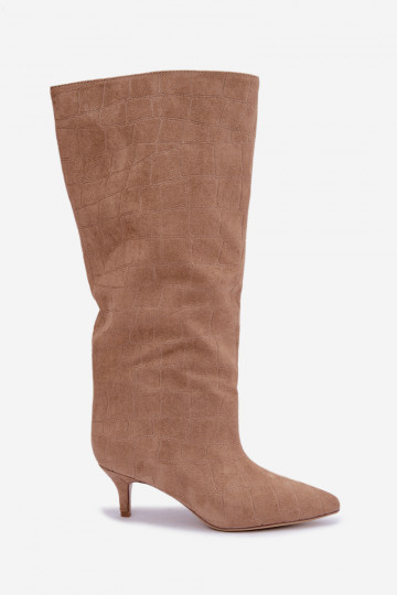 Botas bege acima do joelho com detalhes em relevo e saltos Cazelle 2
