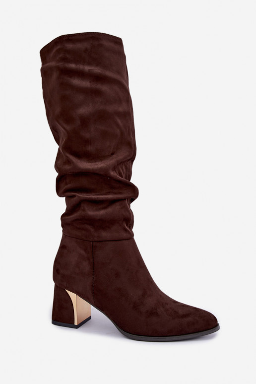 Botas altas aquecidas e enrugadas com saltos na cor chocolate Ivenna