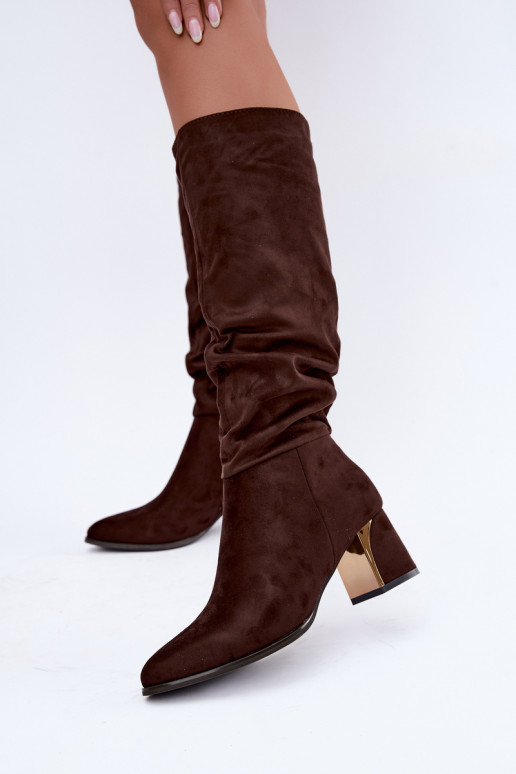 Botas altas aquecidas e enrugadas com saltos na cor chocolate Ivenna