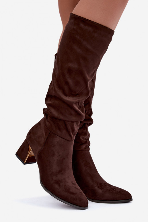 Botas altas aquecidas e enrugadas com saltos na cor chocolate Ivenna