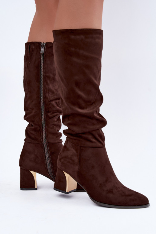 Botas altas aquecidas e enrugadas com saltos na cor chocolate Ivenna