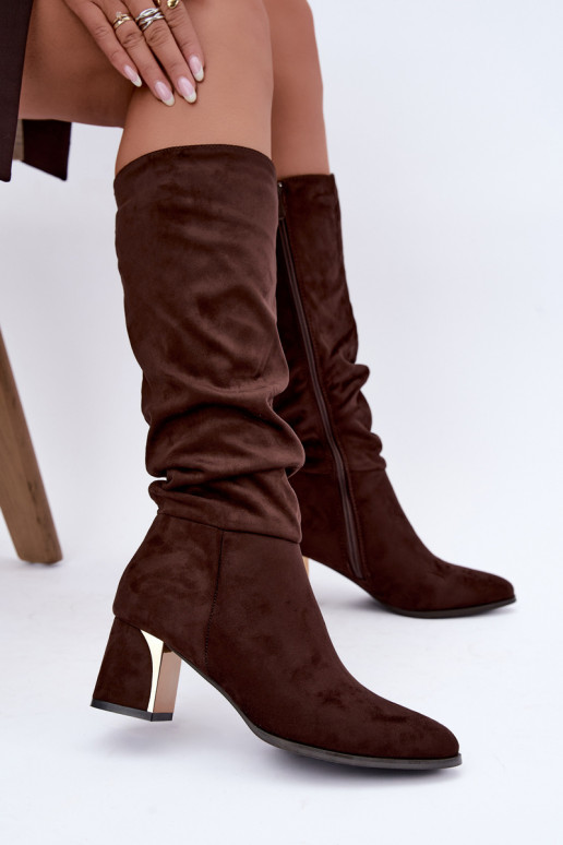 Botas altas aquecidas e enrugadas com saltos na cor chocolate Ivenna