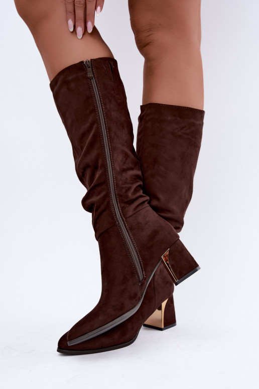 Botas altas aquecidas e enrugadas com saltos na cor chocolate Ivenna