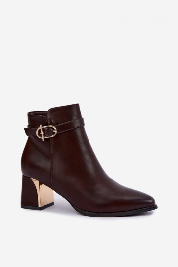 Botins femininos com tiras decorativas e fivelas na cor chocolate Kordelia