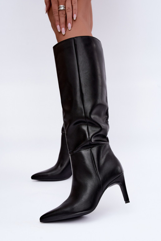 Botas altas aquecidas com babados e saltos na cor preta Rodeline