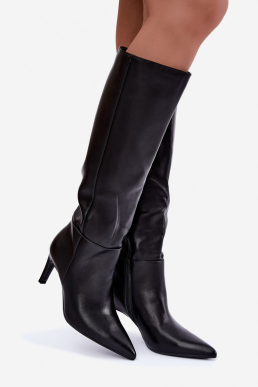 Botas altas aquecidas com babados e saltos na cor preta Rodeline