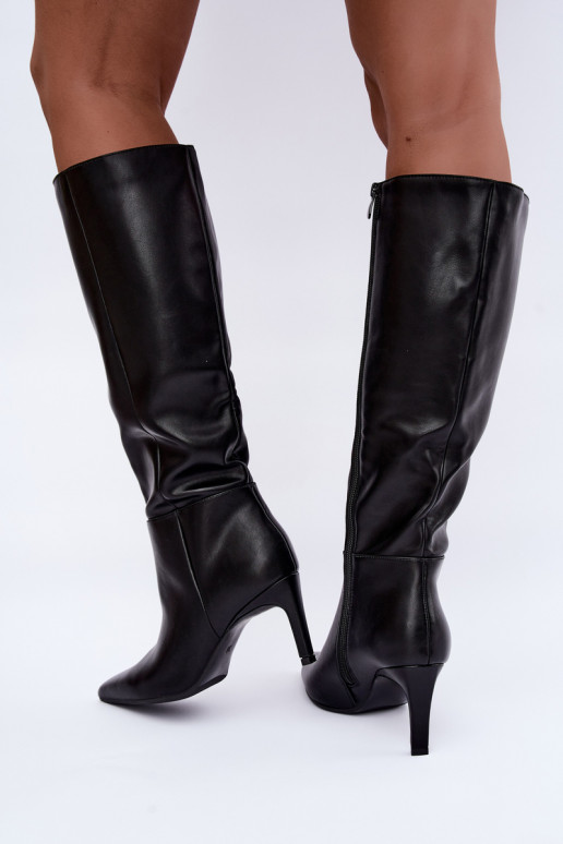 Botas altas aquecidas com babados e saltos na cor preta Rodeline