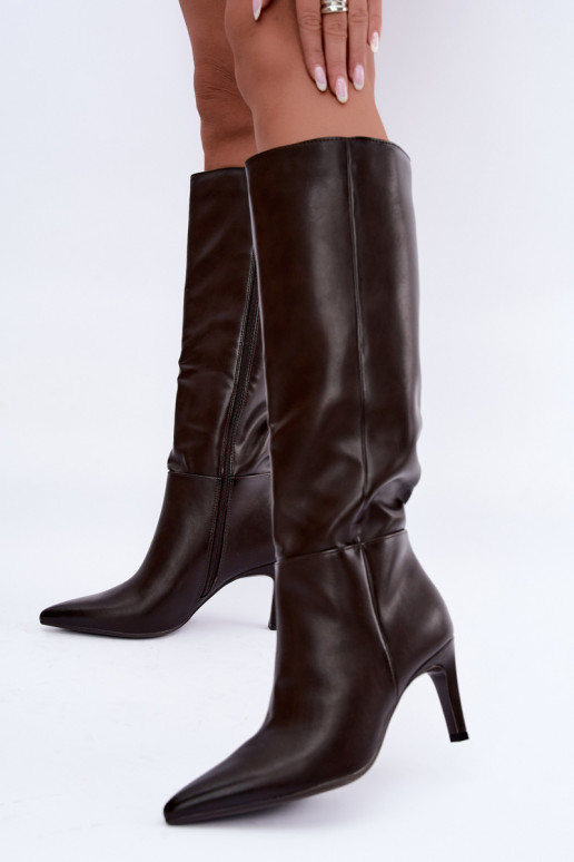 Botas altas aquecidas com babados e saltos na cor chocolate Rodeline
