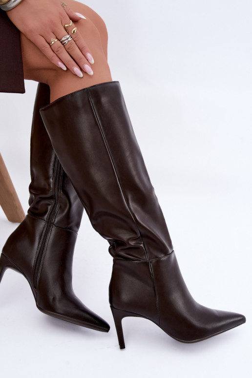 Botas altas aquecidas com babados e saltos na cor chocolate Rodeline