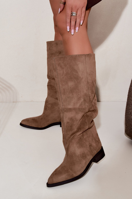 Botas altas slip-on com saltos largos na cor areia Cadorine