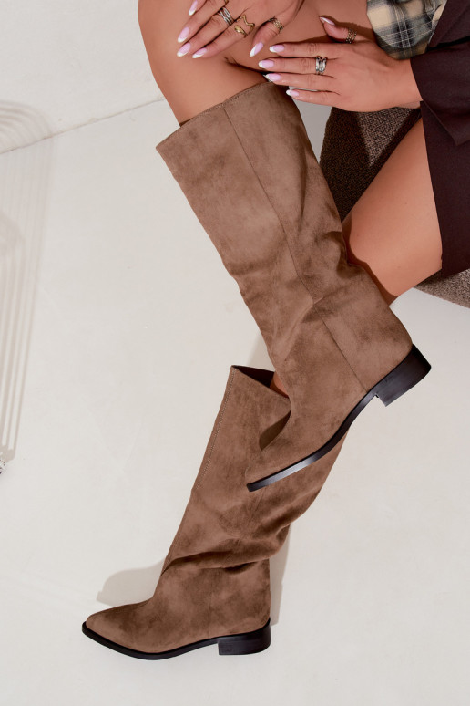 Botas altas slip-on com saltos largos na cor areia Cadorine