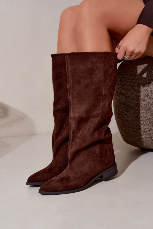 Botas altas slip-on com saltos largos na cor chocolate Cadorine