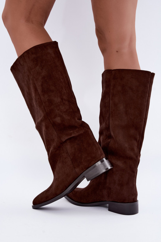 Botas altas slip-on com saltos largos na cor chocolate Cadorine