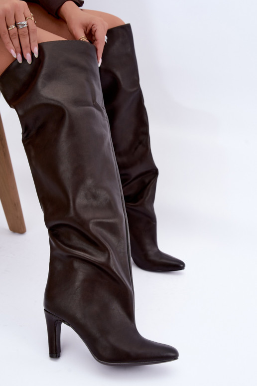 Botas altas slip-on femininas com saltos pontudos acima do joelho na cor chocolate Emorine