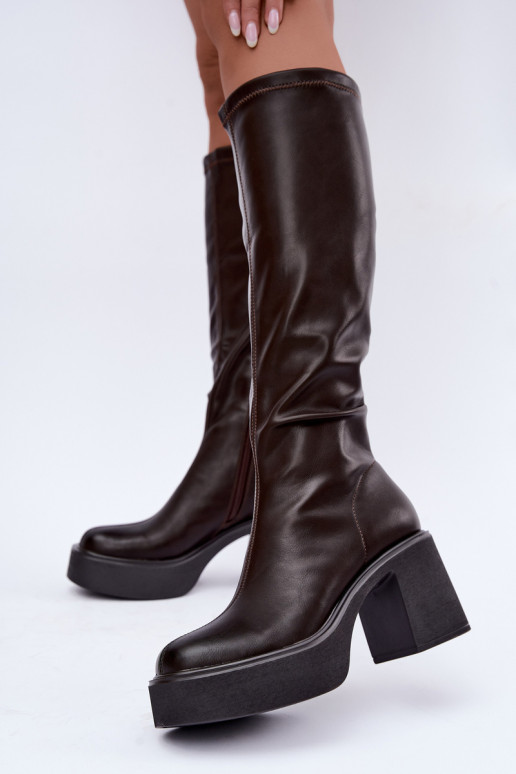 Botas altas femininas com plataforma e saltos em couro sintético cor chocolate Nesalie