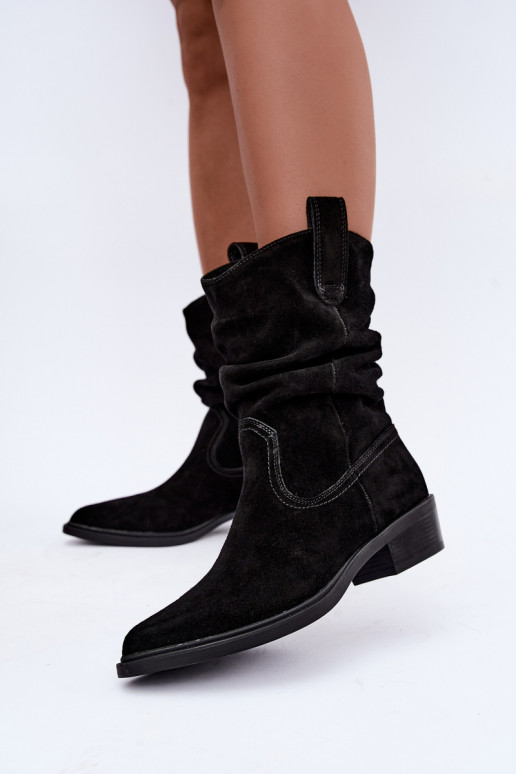 Botins de estilo cowboy pretos em camurça sintética isolados Sergio Leone BT-16
