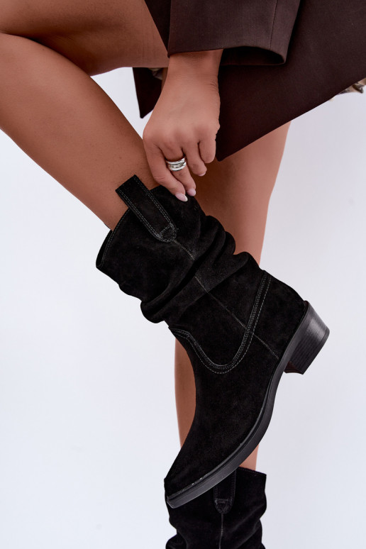 Botins de estilo cowboy pretos em camurça sintética isolados Sergio Leone BT-16
