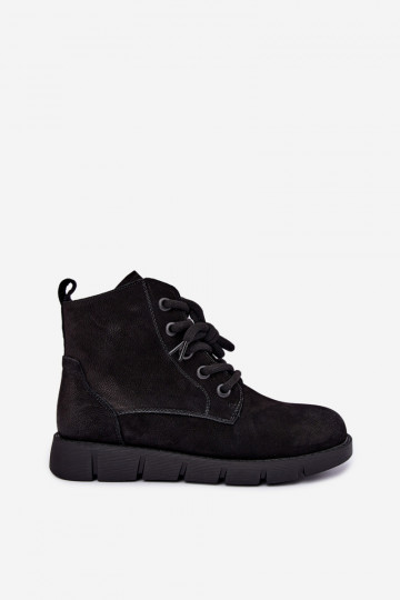 Botins pretos em couro isolados com atacadores Vinceza 67040 2