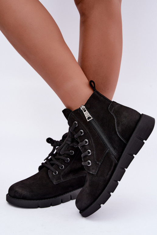 Botins pretos em couro isolados com atacadores Vinceza 67040