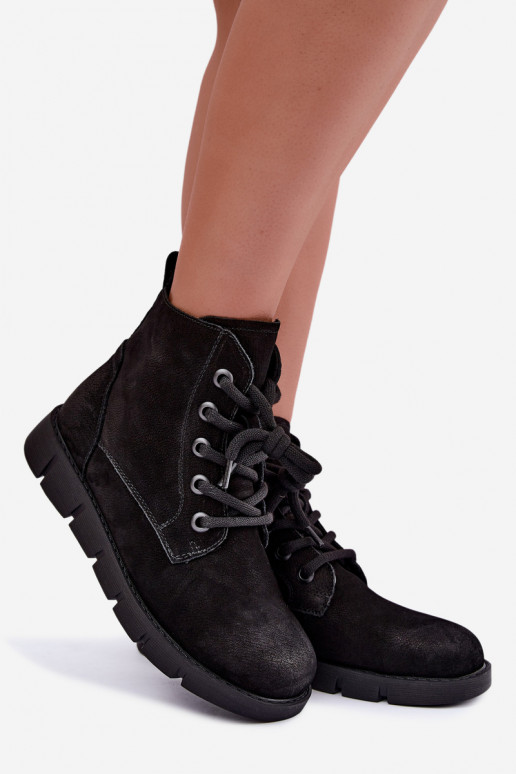 Botins pretos em couro isolados com atacadores Vinceza 67040