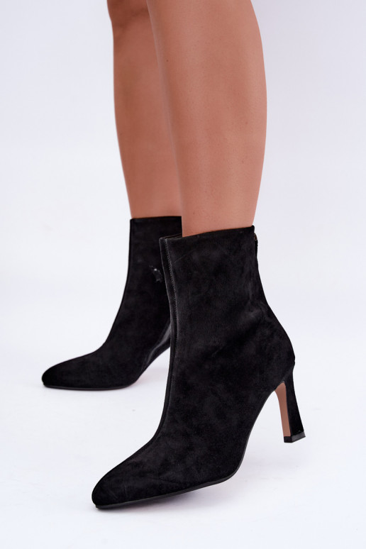 Botas de camurça pretas isoladas com saltos Vinceza 67024