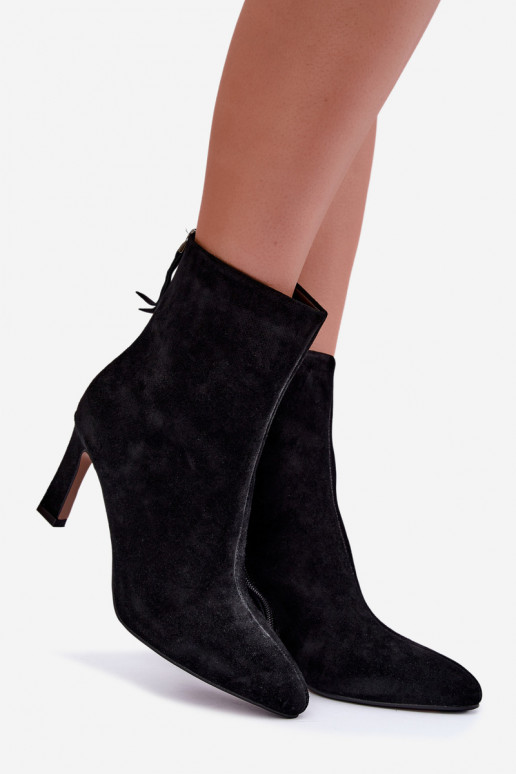 Botas de camurça pretas isoladas com saltos Vinceza 67024