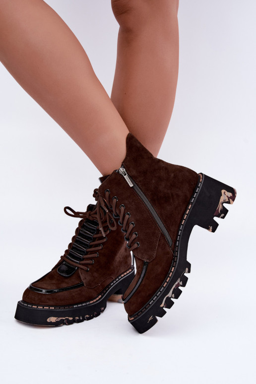 Botins isolados em camurça sintética cor chocolate Artiker 59C0272