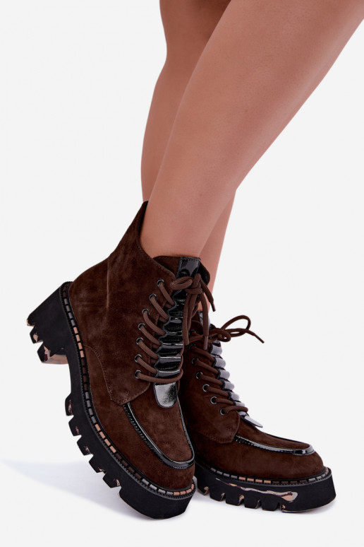 Botins isolados em camurça sintética cor chocolate Artiker 59C0272