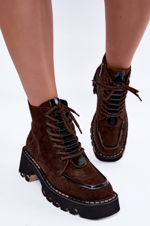 Botins isolados em camurça sintética cor chocolate Artiker 59C0272