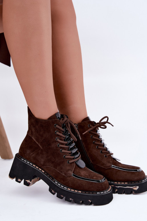 Botins isolados em camurça sintética cor chocolate Artiker 59C0272