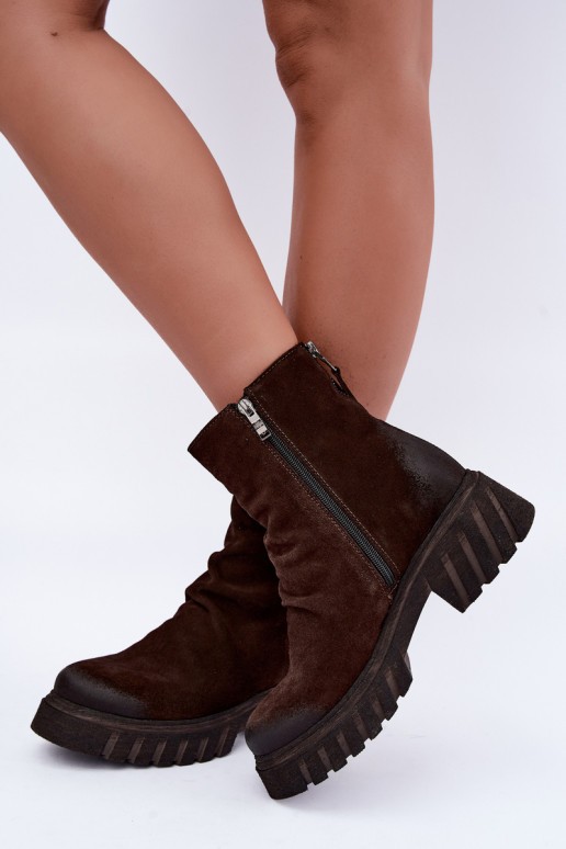 Botas de camurça marrons isoladas com babados Zazoo 60590