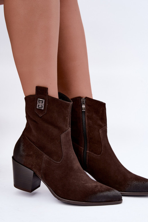 Botins isolados femininos de estilo cowboy com saltos em camurça natural Zazoo 60603