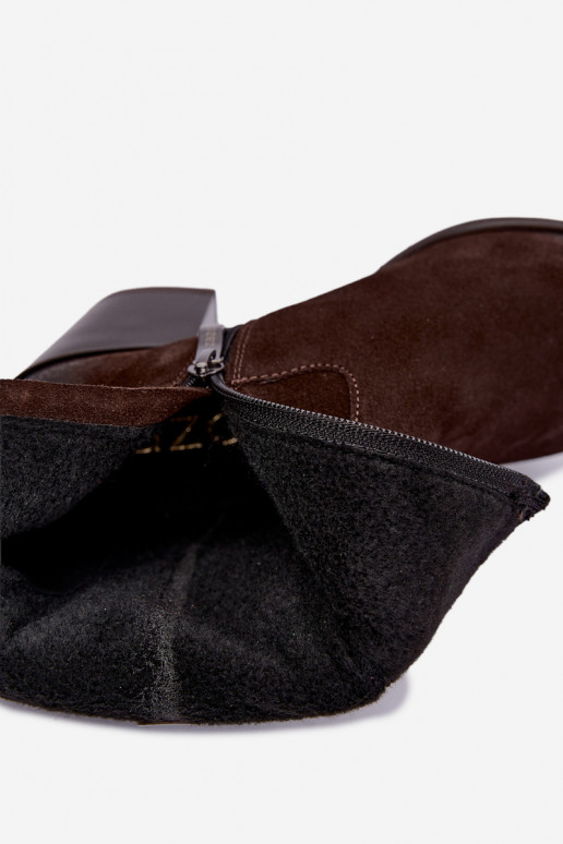 Botins isolados femininos de estilo cowboy com saltos em camurça natural Zazoo 60603