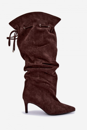 botas altas e quentes com saltos finos e detalhes elegantes na cor chocolate Tivelle 2