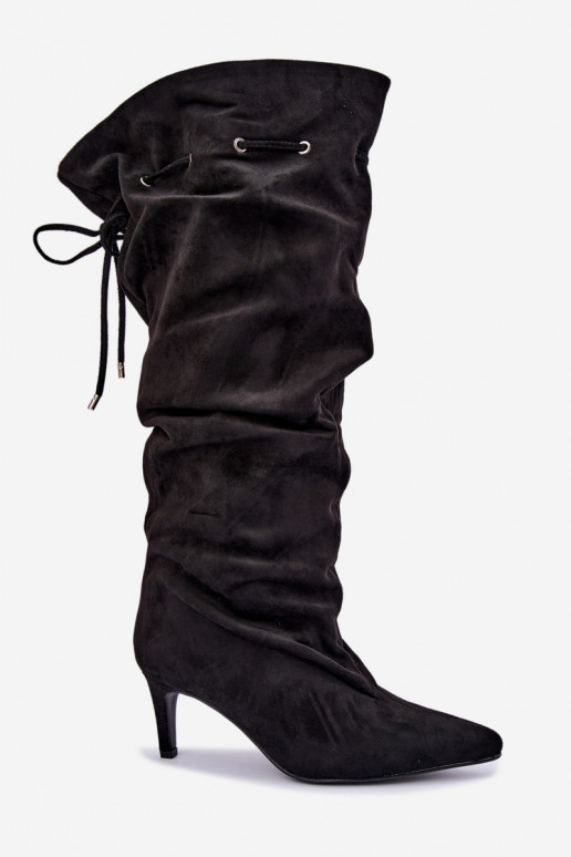 botas altas e quentes com saltos finos e detalhes elegantes na cor preta Tivelle
