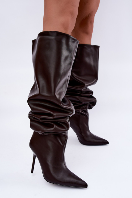 botas altas femininas com saltos finos acima do joelho na cor chocolate Aderelle