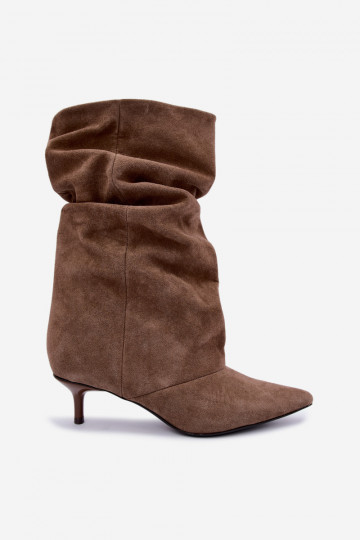 botins slip-on com saltos de camurça sintética na cor caqui Cindrelle 2