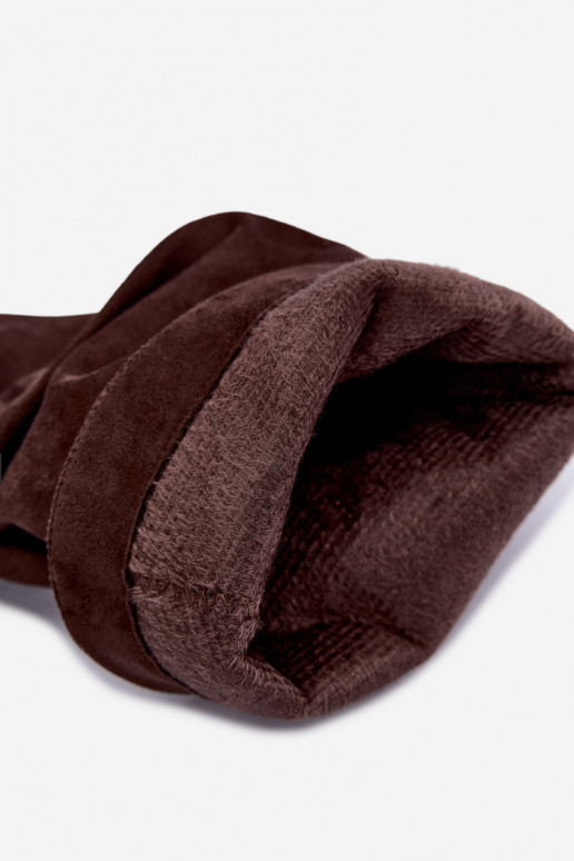 botins quentes e enrugados com saltos finos na cor chocolate Greselle