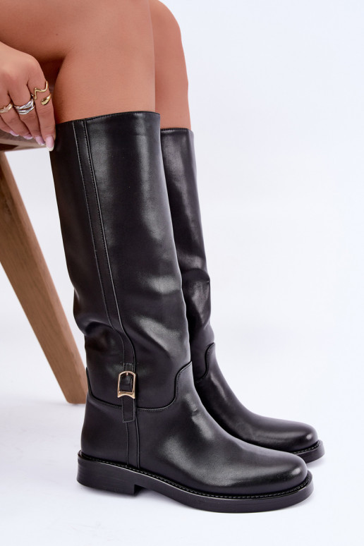 botas altas com fivelas e saltos largos na cor preta Ismerelle