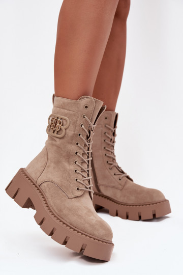 Botins isolados bege com ornamentos Melisse 2