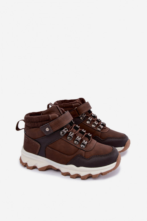 Botas marrons escuras isoladas para crianças com Velcro Big Star UU374006