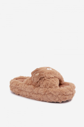 chinelo com pelo e detalhes bonitos na cor areia Jesselle