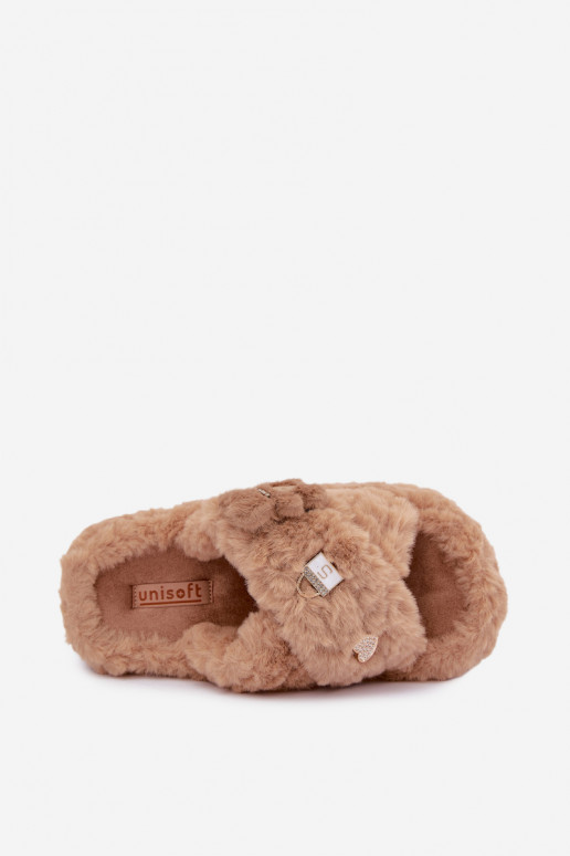 chinelo com pelo e detalhes bonitos na cor areia Jesselle