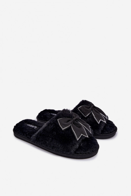 chinelo com pelo e laços na cor preta Fiamelle
