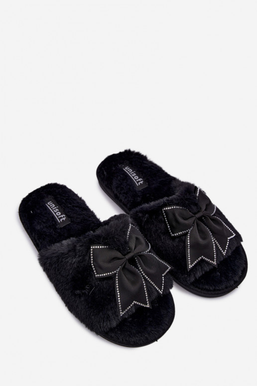 chinelo com pelo e laços na cor preta Fiamelle