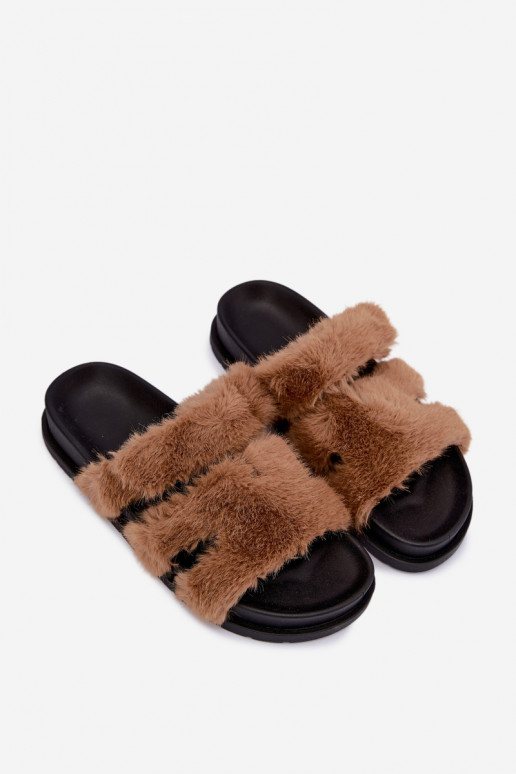 chinelo com pelo na cor marrom Talisette